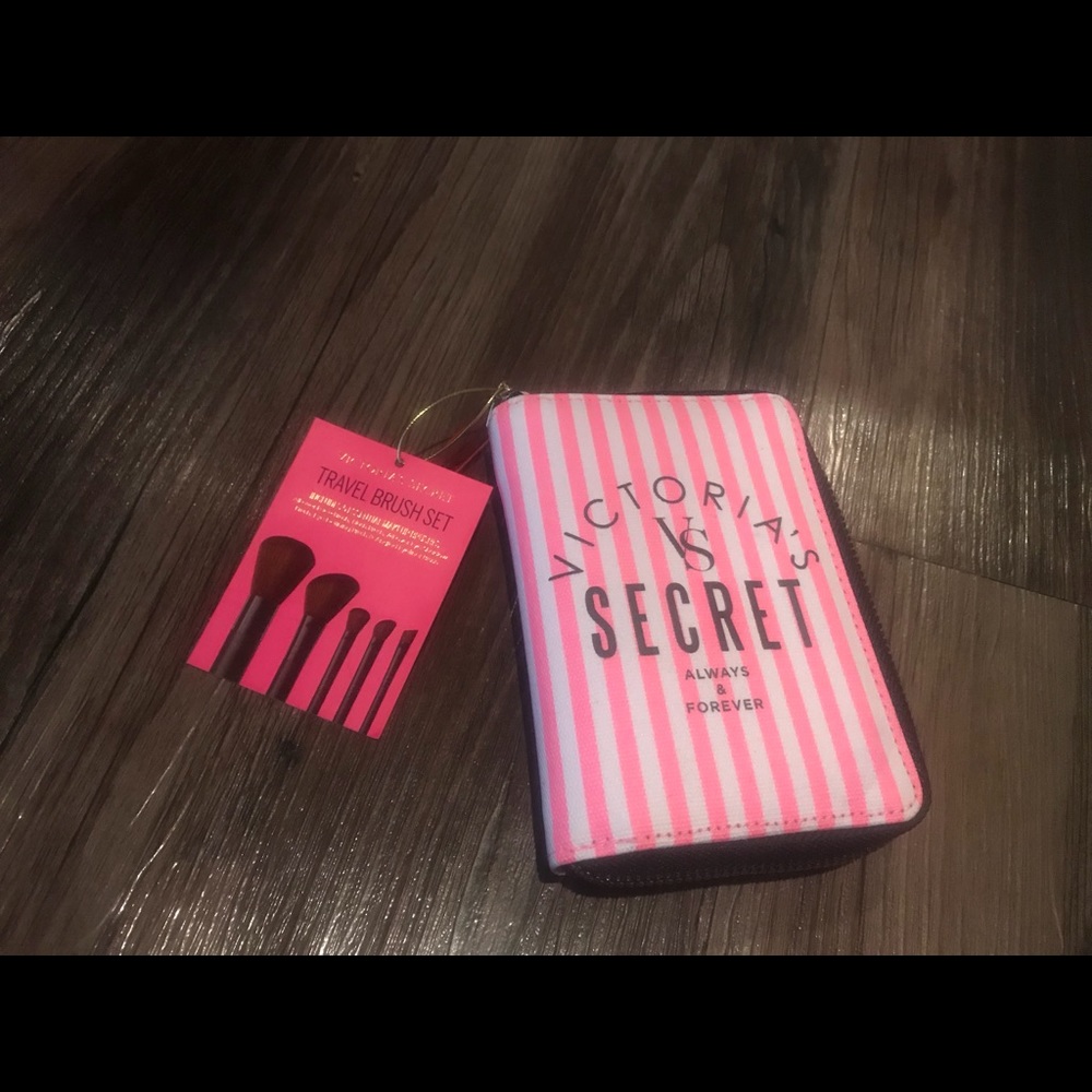 Victoria’s Secret makeup brush set